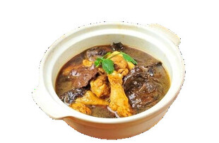 滋补菌菇炖鸡砂锅美食