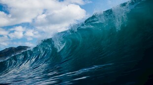 汹涌海浪海洋磅礴力量