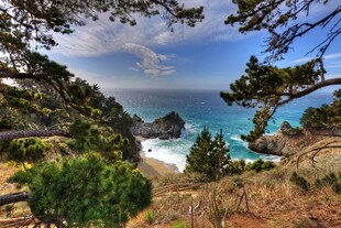 海岸山林美景