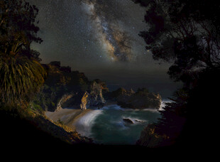 海岸夜景神秘壮丽的自然景观
