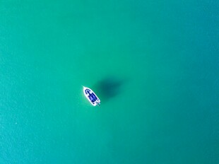 碧海孤舟