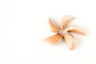 剥开的蒜瓣
