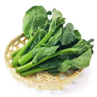 竹篮中的鲜嫩青菜