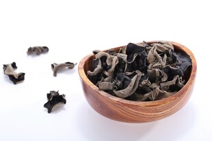木碗中的黑木耳干货