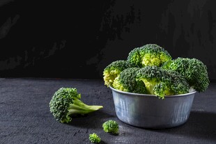 碗中翠绿西兰花