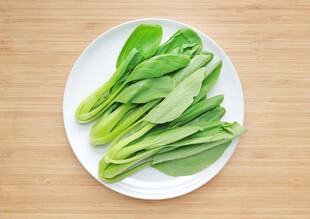 盘中鲜嫩青菜