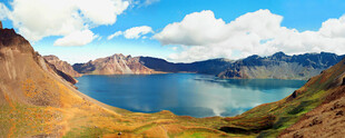 壮丽高山湖泊美景
