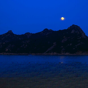 月夜下的山水静谧美景