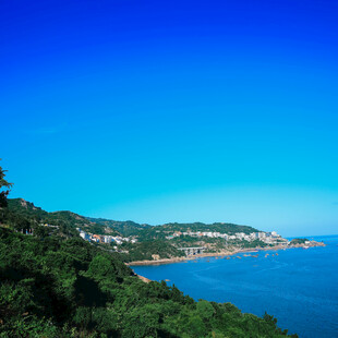 海滨青山美景