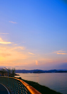 湖畔黄昏美景