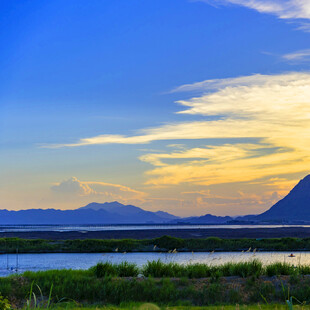 湖畔黄昏美景