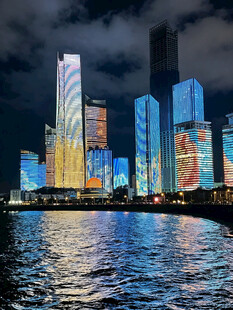 城市璀璨夜景江畔灯光秀