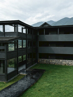 现代风格黑色系庭院建筑