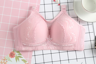 粉色蕾丝女士内衣展示