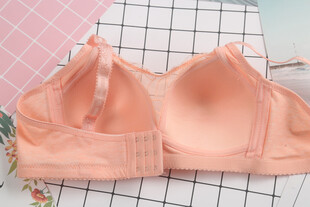 粉色舒适女士内衣展示