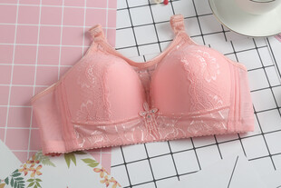 粉色蕾丝女士内衣展示