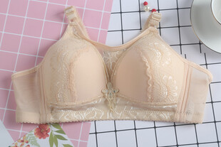米色女士蕾丝内衣展示