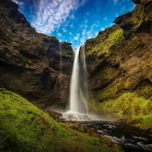 山间瀑布美景