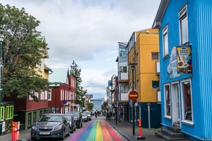 彩色街道的迷人风景