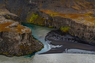 峡谷河流壮丽自然景观