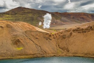 冰岛壮丽火山地貌景观