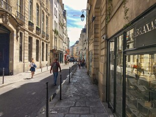 欧洲街道的悠闲景象