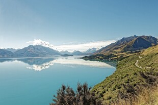 湖畔青山美景湖光山色