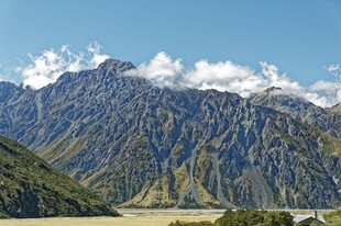 壮丽巍峨的高山景观