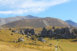 山间奇形怪石景观