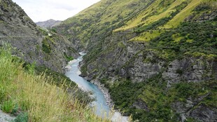山间蜿蜒河流美景