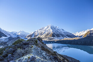 雪山湖泊壮丽自然景观