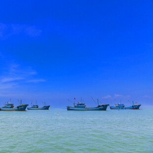 海上渔船编队