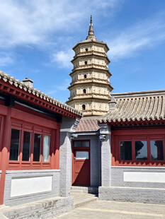 中式古塔与传统建筑景观
