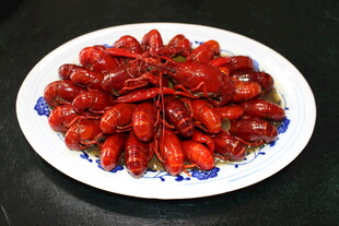 一盘美味小龙虾