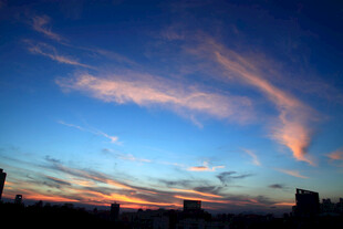 城市黄昏绚丽天空美景