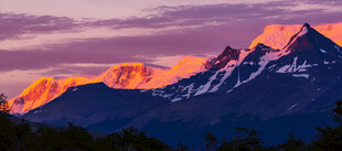 夕阳下的壮丽雪山