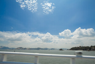 海上蓝天美景