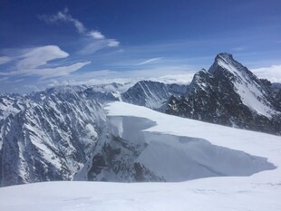 壮丽雪山景观