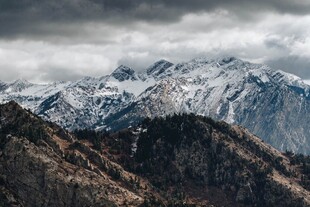 壮丽雪山景观