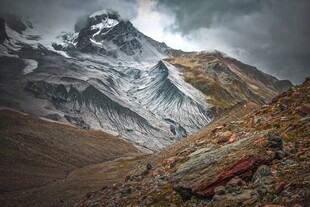 壮丽巍峨的高山景观