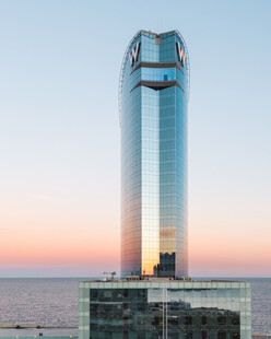 海滨摩天大楼壮丽景观
