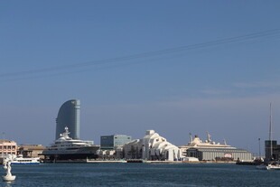 巴塞罗那海滨城市景观