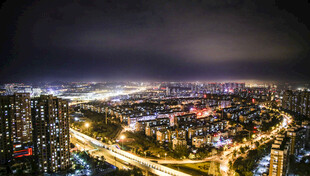 城市璀璨夜景俯瞰图