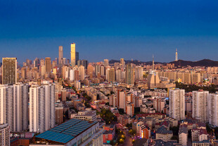 城市璀璨夜景高楼林立