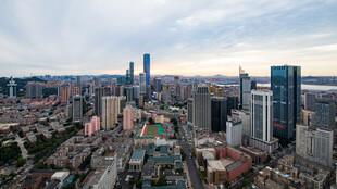 城市天际线俯瞰壮丽景观