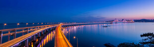 夜幕下的跨海大桥美景