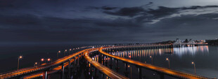 夜幕下的跨海大桥