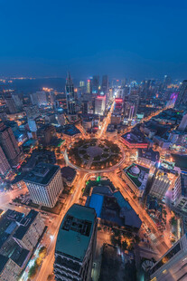 城市璀璨夜景俯瞰图