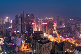 城市璀璨夜景俯瞰图