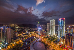 城市璀璨夜景俯瞰图